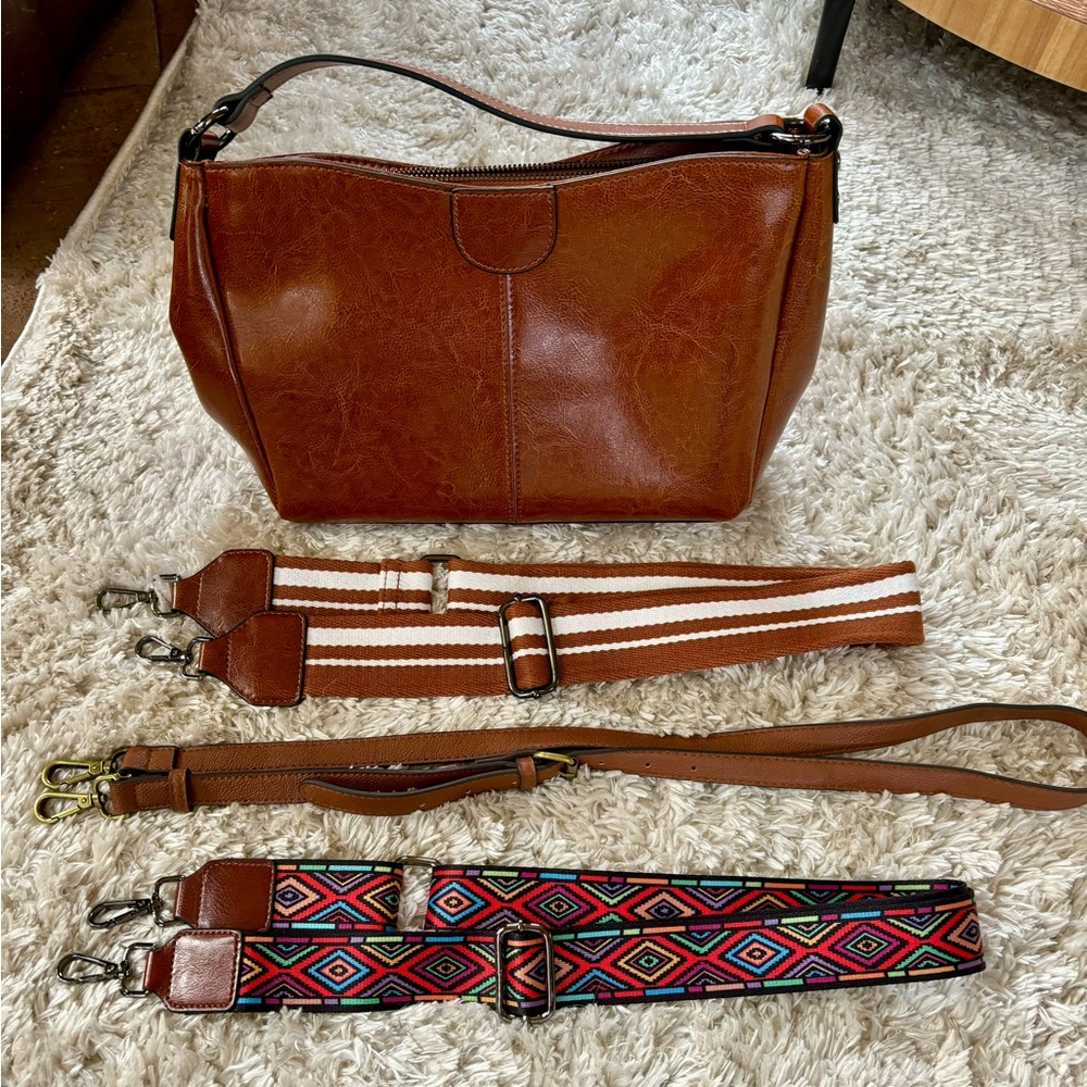 Brown purse — comes with 4 straps!